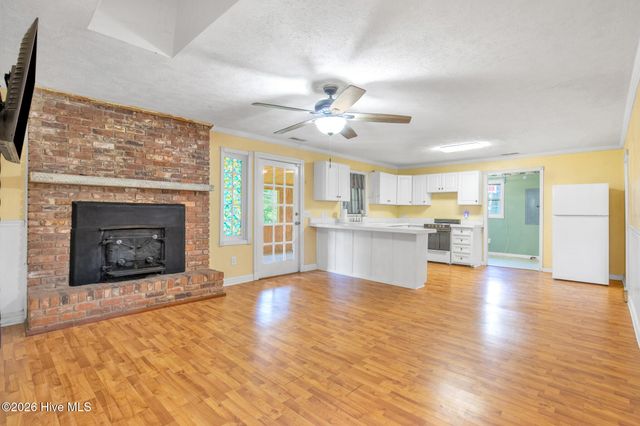 157 Flat Rock Lane, Aberdeen, NC 28315