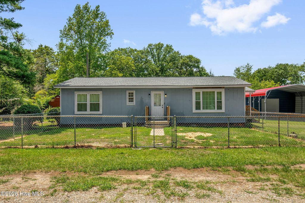 157 Flat Rock Lane, Aberdeen, NC 28315