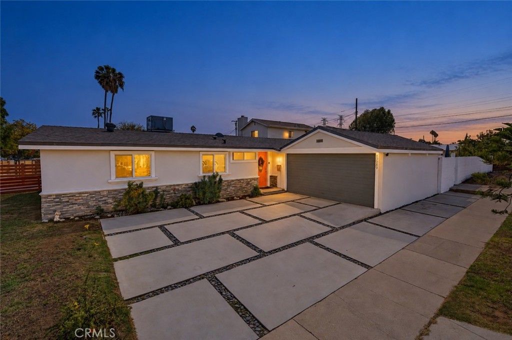 10989 Mascarell Avenue, San Fernando, CA 91345 — exterior