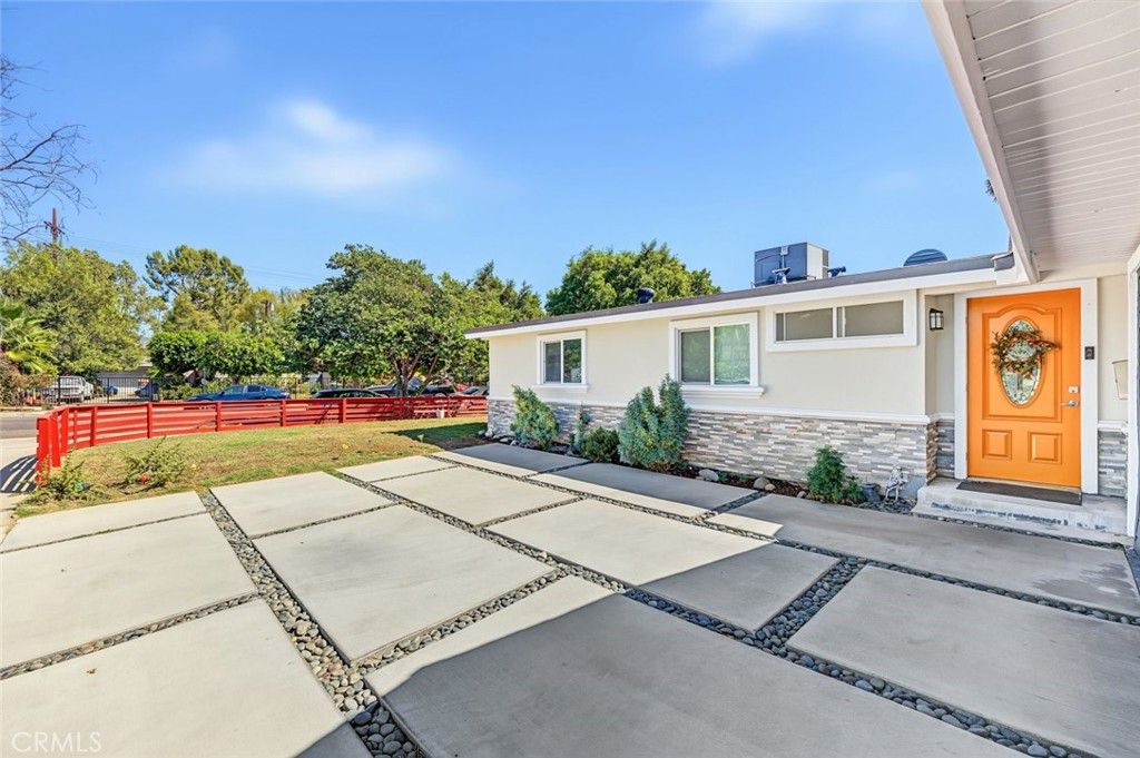 10989 Mascarell Avenue, San Fernando, CA 91345 — photo 5