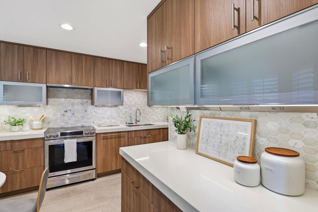 623 Middle Avenue, Menlo Park, CA 94025