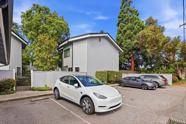 623 Middle Avenue, Menlo Park, CA 94025