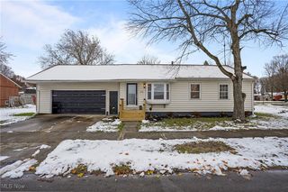 2748 Clearwater Drive NW, Warren, OH 44485