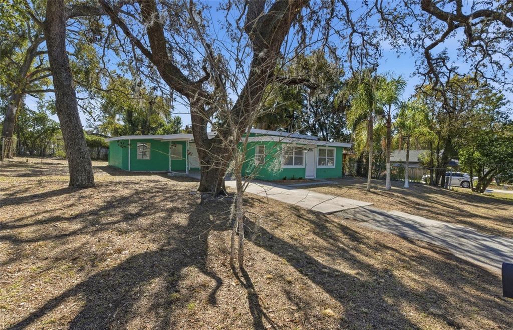 Image 22 of property listing at 1817 E YUKON STREET, Tampa, FL 33604