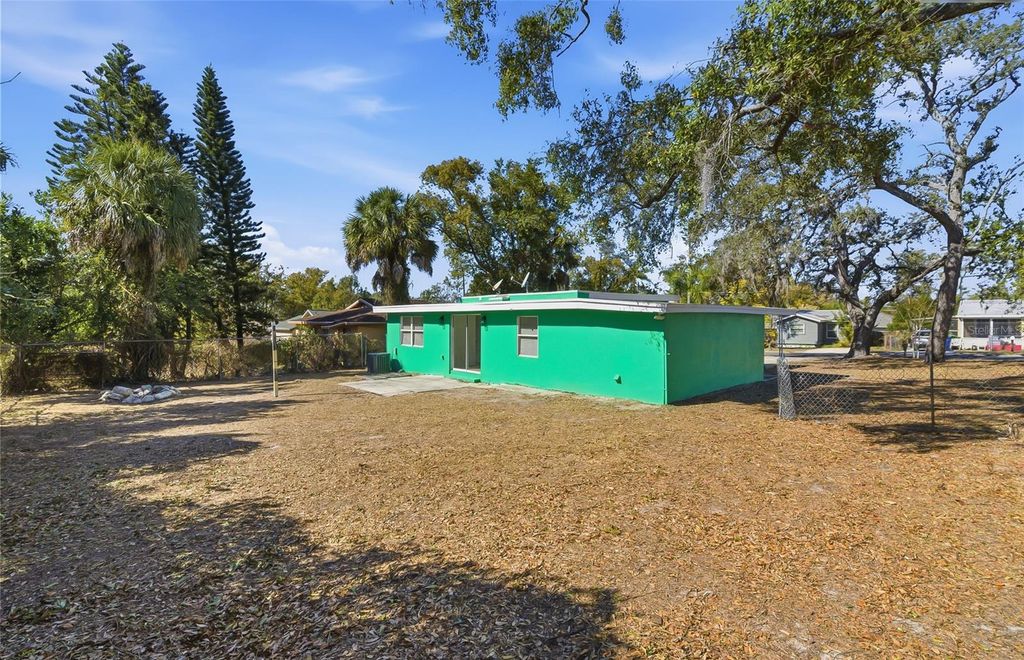 Image 23 of property listing at 1817 E YUKON STREET, Tampa, FL 33604