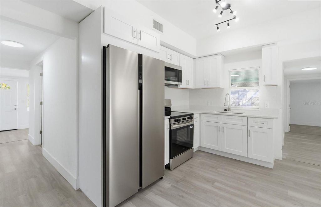 Image 4 of property listing at 1817 E YUKON STREET, Tampa, FL 33604