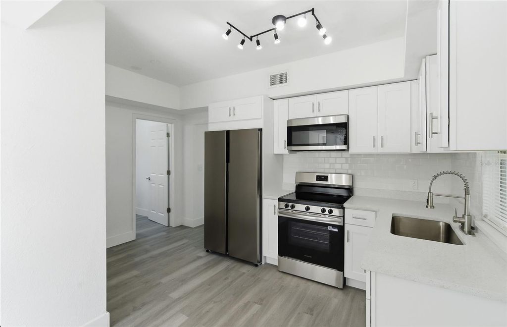 Image 7 of property listing at 1817 E YUKON STREET, Tampa, FL 33604