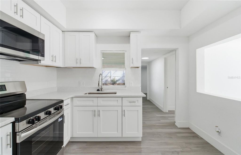 Image 8 of property listing at 1817 E YUKON STREET, Tampa, FL 33604