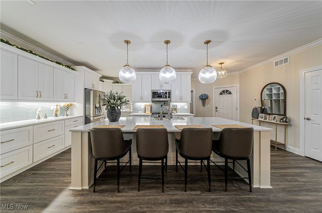 102 Whispering Shores, Vermilion, OH 44089