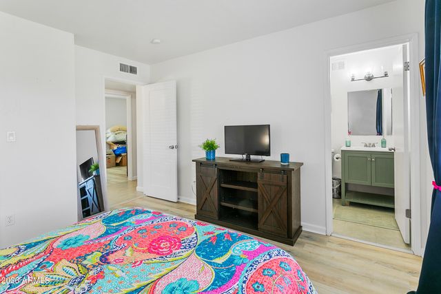 1028 W MINTON Drive, Tempe, AZ 85282