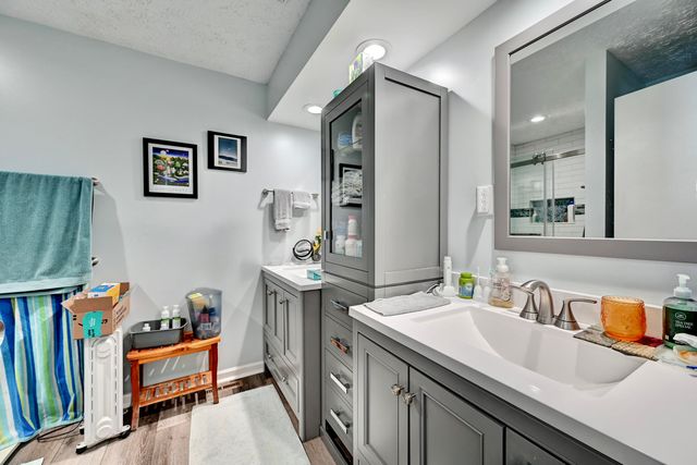 8657 Valleyview Drive, Florence, KY 41042