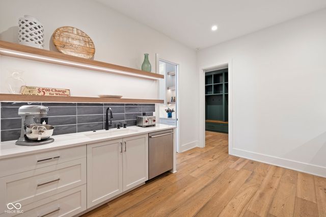 15377 Grassy Creek Lane, Carmel, IN 46033