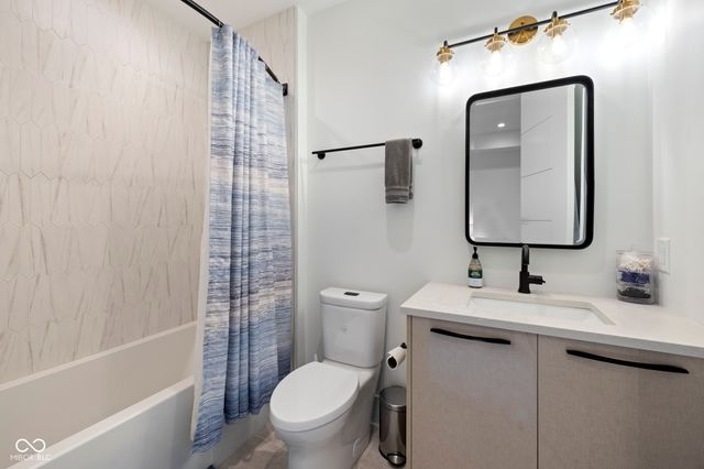 15377 Grassy Creek Lane, Carmel, IN 46033