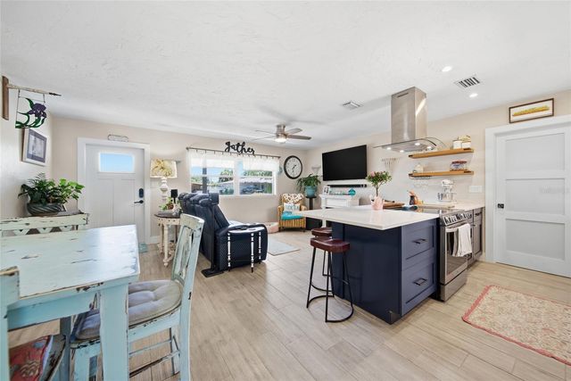 5548 CEDAR STREET NE, St Petersburg, FL 33703