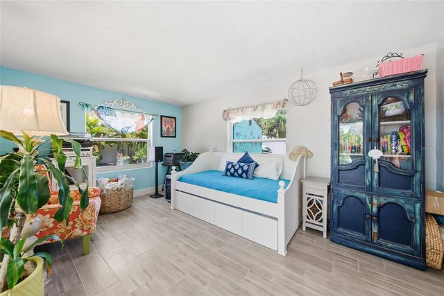 5548 CEDAR STREET NE, St Petersburg, FL 33703