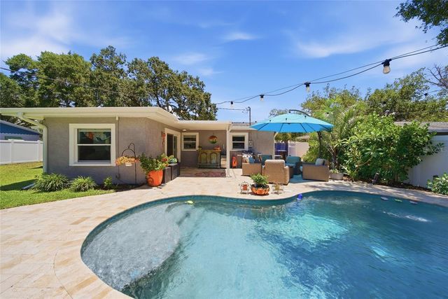 5548 CEDAR STREET NE, St Petersburg, FL 33703