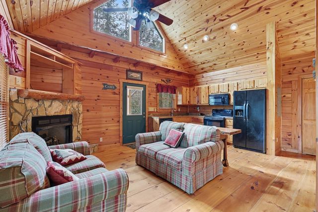105 Cozy Pine Lane, Murphy, NC 28906
