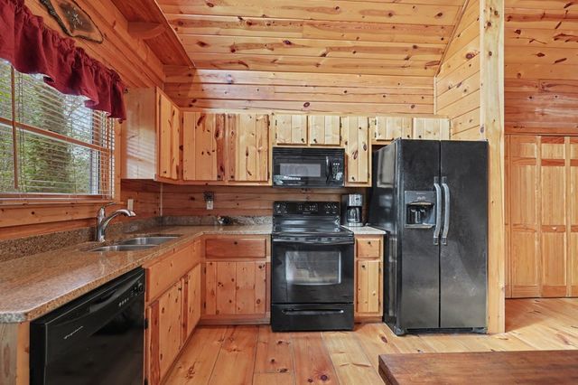 105 Cozy Pine Lane, Murphy, NC 28906