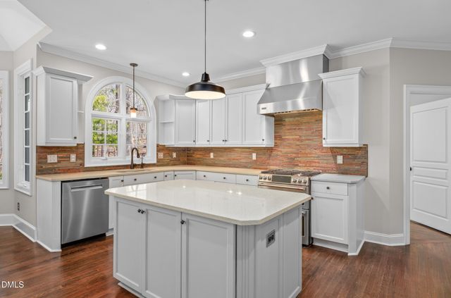 605 Edburton Court, Hillsborough, NC 27278