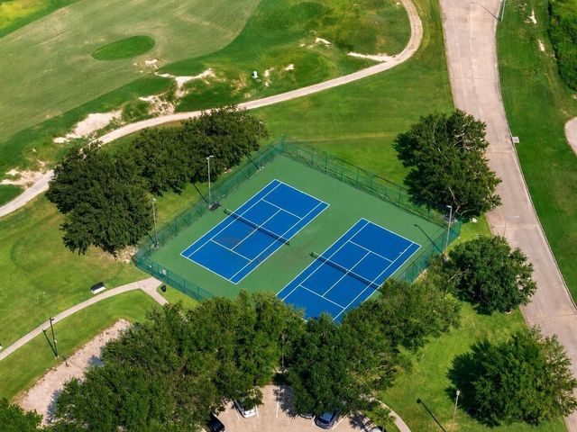 9422 Shelbourne Meadows Drive, Houston, TX 77095