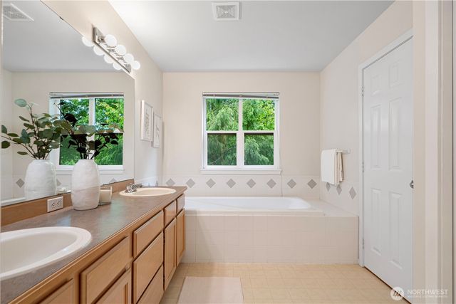 9112 NE 159th PL NE ##404, Redmond, WA 98052