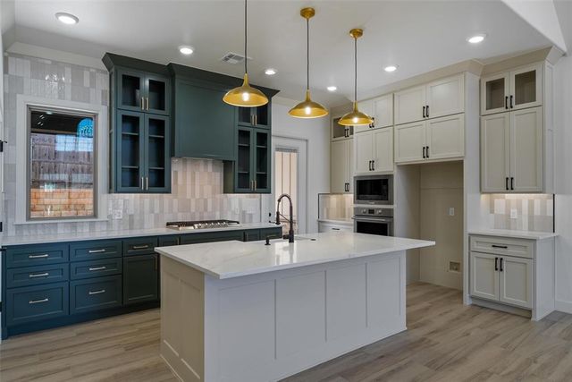 2424 Amante Court, Edmond, OK 73034