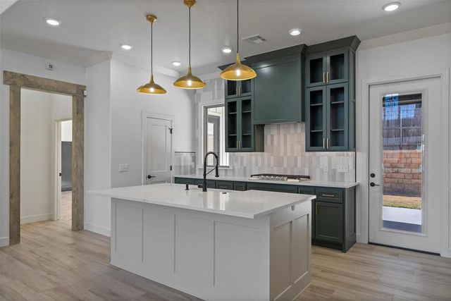 2424 Amante Court, Edmond, OK 73034