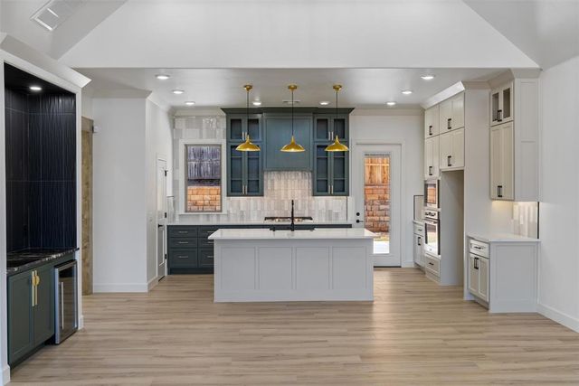 2424 Amante Court, Edmond, OK 73034