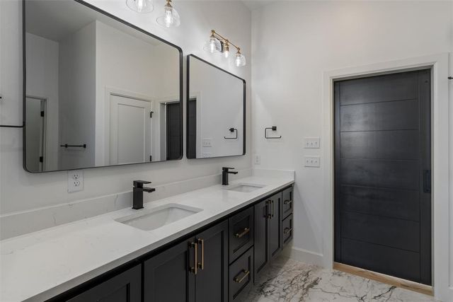 2424 Amante Court, Edmond, OK 73034