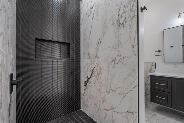 2424 Amante Court, Edmond, OK 73034