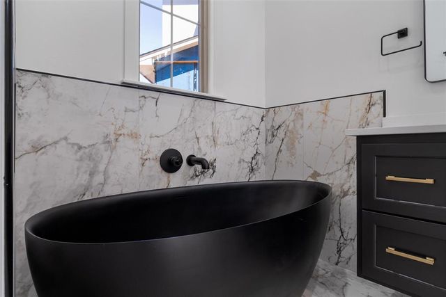 2424 Amante Court, Edmond, OK 73034