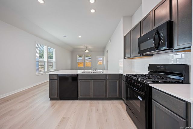 8559 Red Hawk Loop, San Antonio, TX 78222