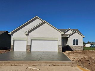 10894 W Sondra Ct, Maize, KS 67101