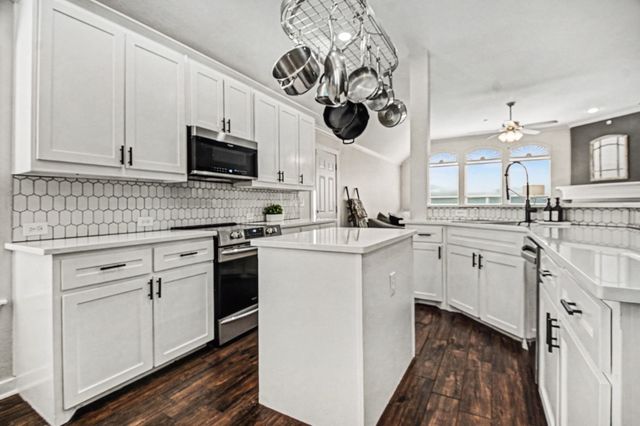 5609 Phoenix Drive, The Colony, TX 75056