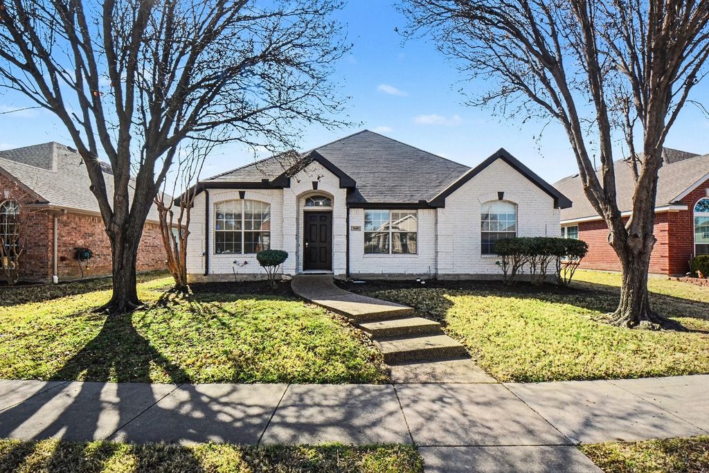 5609 Phoenix Drive, The Colony, TX 75056