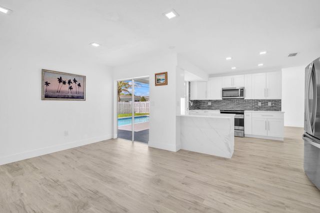 9490 NW 20th Place, Sunrise, FL 33322