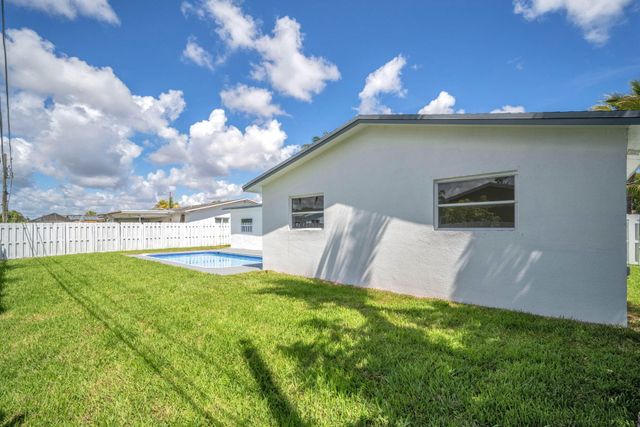 9490 NW 20th Place, Sunrise, FL 33322