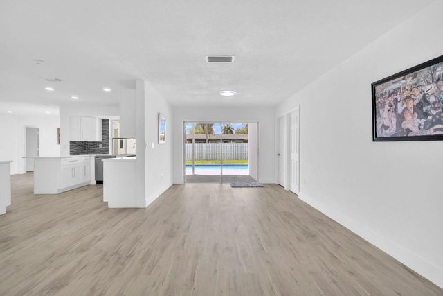 9490 NW 20th Place, Sunrise, FL 33322