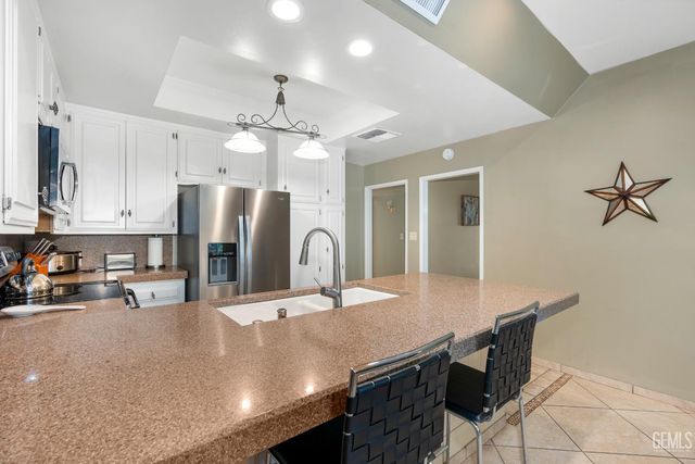 3312 El Encanto Court, Bakersfield, CA 93301