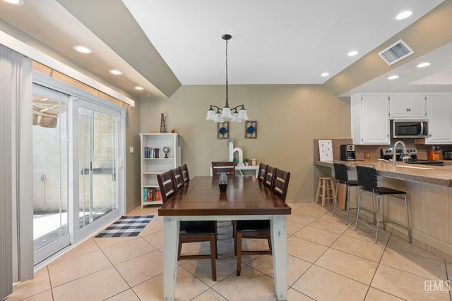 3312 El Encanto Court, Bakersfield, CA 93301