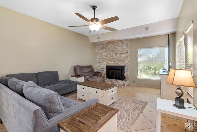 3312 El Encanto Court, Bakersfield, CA 93301