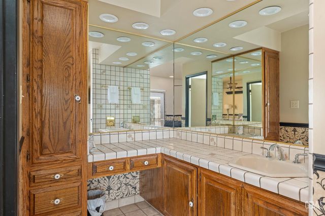 3312 El Encanto Court, Bakersfield, CA 93301