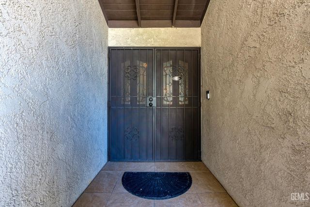 3312 El Encanto Court, Bakersfield, CA 93301