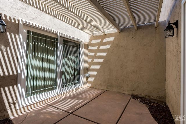 3312 El Encanto Court, Bakersfield, CA 93301