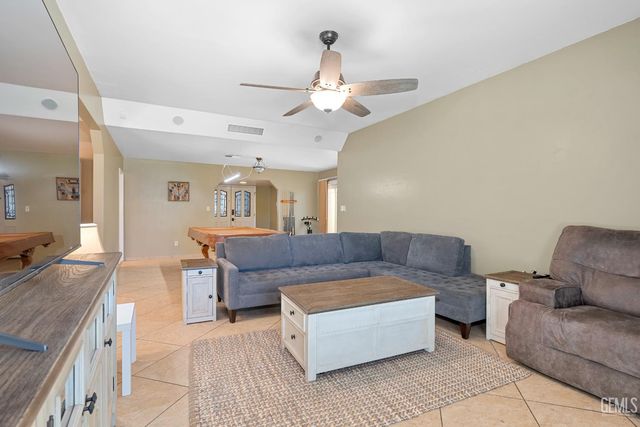 3312 El Encanto Court, Bakersfield, CA 93301