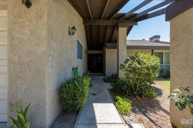 3312 El Encanto Court, Bakersfield, CA 93301