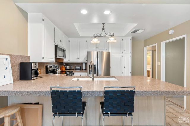 3312 El Encanto Court, Bakersfield, CA 93301