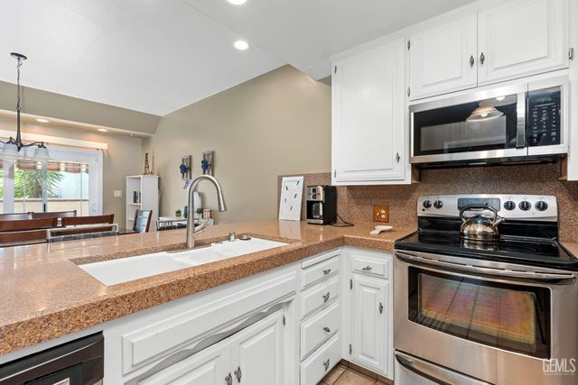 3312 El Encanto Court, Bakersfield, CA 93301