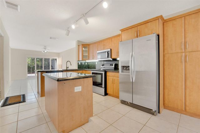 1840 Sweetbay Way, Hollywood, FL 33019
