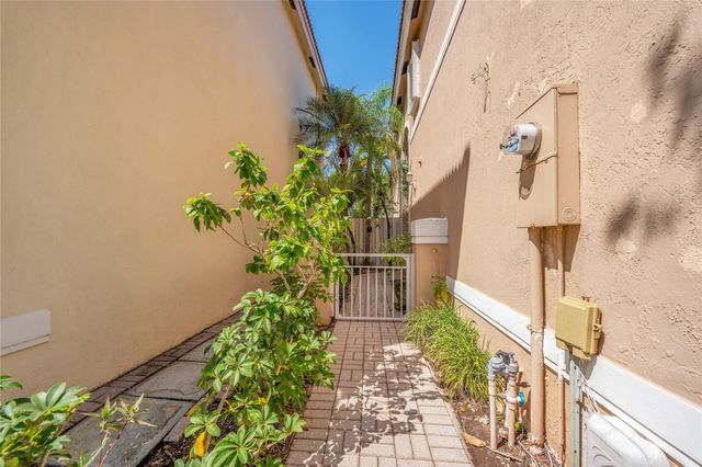 1840 Sweetbay Way, Hollywood, FL 33019
